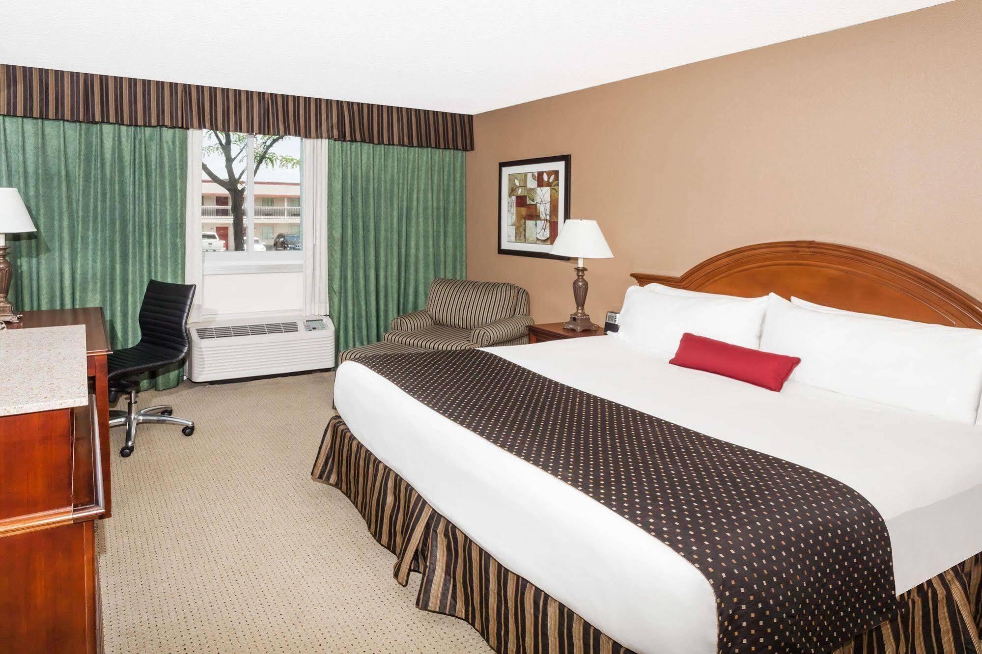 Wyndham Garden Warsaw Hotel Екстериор снимка